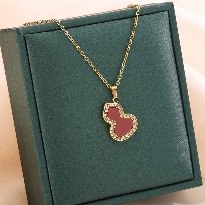 Collana in oro bordeaux