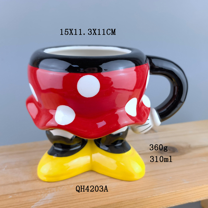 Taza roja de Minnie Mouse en 3D