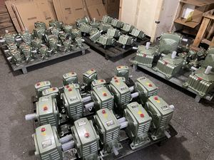 电动蜗轮减速器WPA <span class=keywords><strong>40</strong></span> 50 60 70 80 100 120 135 147 155 175 200 250蜗轮减速器