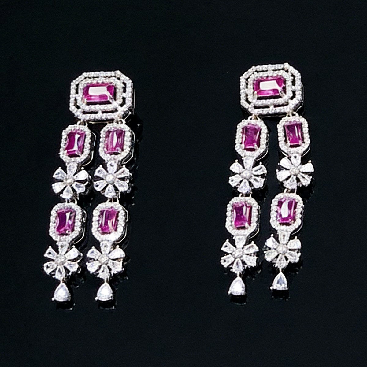 Boucles d'oreilles en pierre rouge sur fond argenté