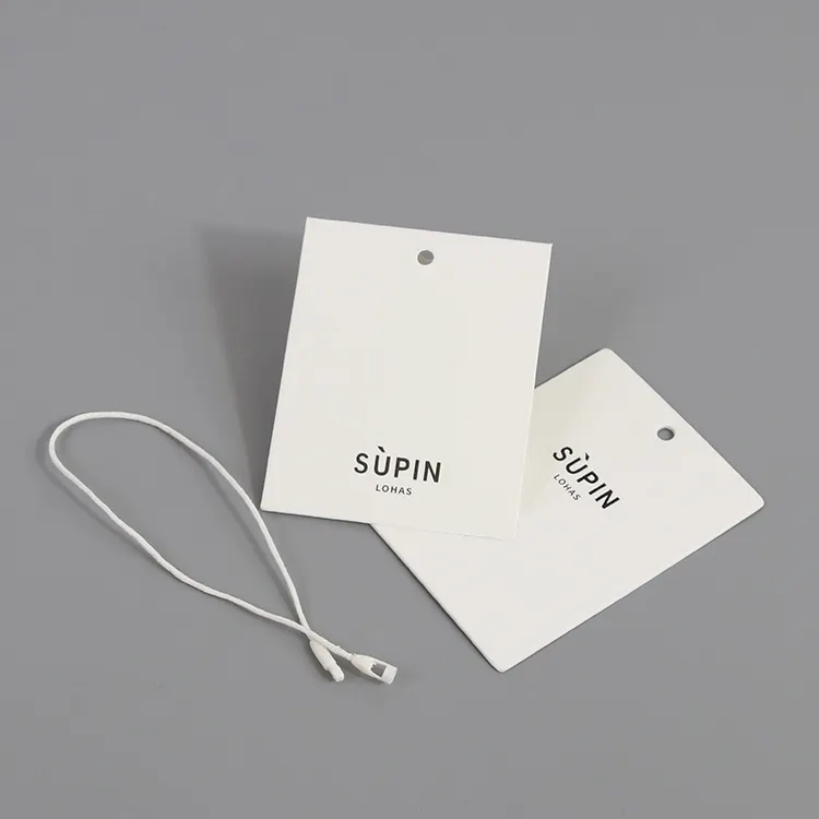 Benutzer definierte Luxus gefaltete Drucke Siebdruck Papier hängen Tags für Kleidung OEM Eigenes Logo Kleidungs stück Größe Hang Tag String
