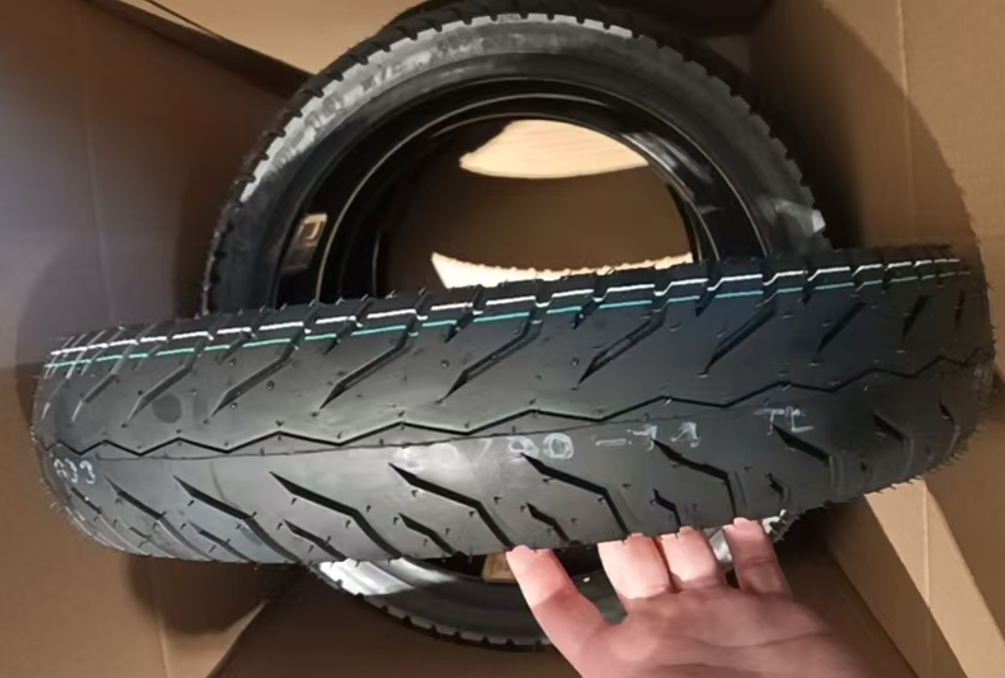 Black 80/90-14 Tyre