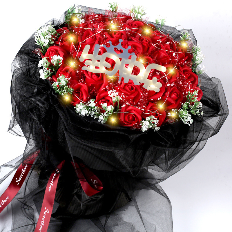 Bouquet en mousseline rouge