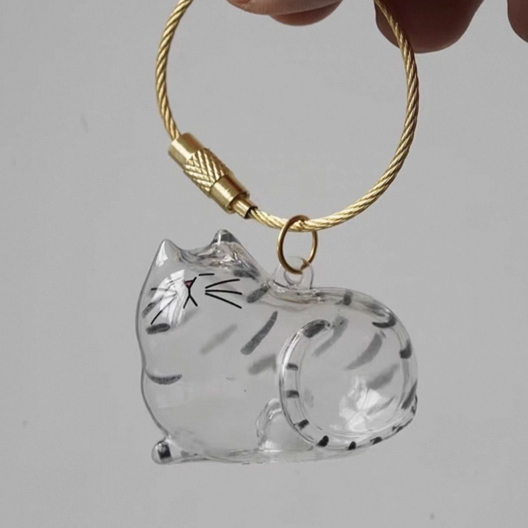 gato gris