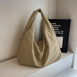 大容量流浪汉手提包单肩包时尚懒人风格双柄涤纶衬里通勤包 - Product Image 4