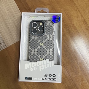 เคสโทรศัพท์ลายคาร์บอนไฟเบอร์ย้อนยุคสุดหรูมีปลอกหุ้มป้องกันสำหรับ iPhone 16 PRO MAX พร้อมด้วยกรอบกล่องดีไซน์คลาสสิกทำจากโลหะ - Product Image 6