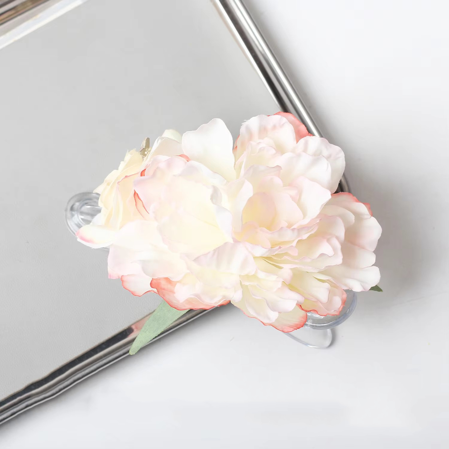 Pivoine blanc laiteux