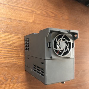 Dreiphasen-Vektors teuerung Wechselstrom wandler mit variabler Frequenz Drehzahl regelung Nennspannung 220V für Motor anwendungen - Product Image 3