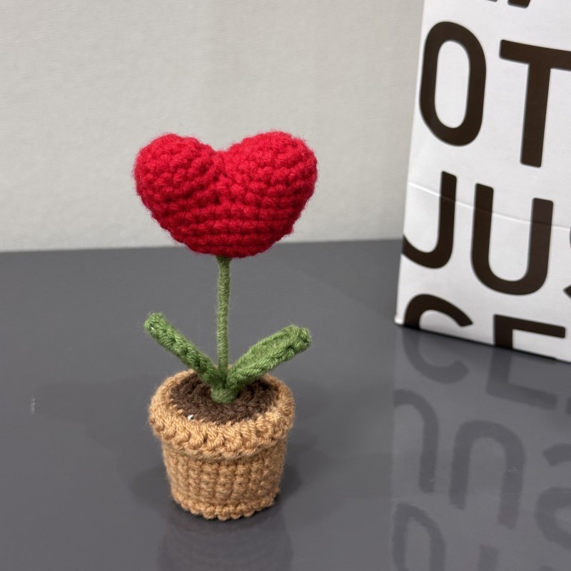 Plante en pot rouge en forme de coeur