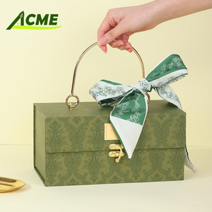 Cajas de regalo de papel recubierto con mango de cinta de satén y recubrimiento UV para envío Salgados con diseño de carpeta de archivos - Product Image 3