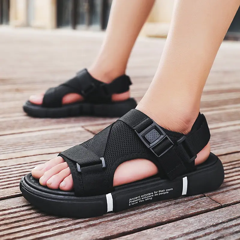 Venda quente de fábrica por atacado moda sandálias de lazer dedo do pé aberto respirável sapatos de praia fácil sandália de praia legal masculina