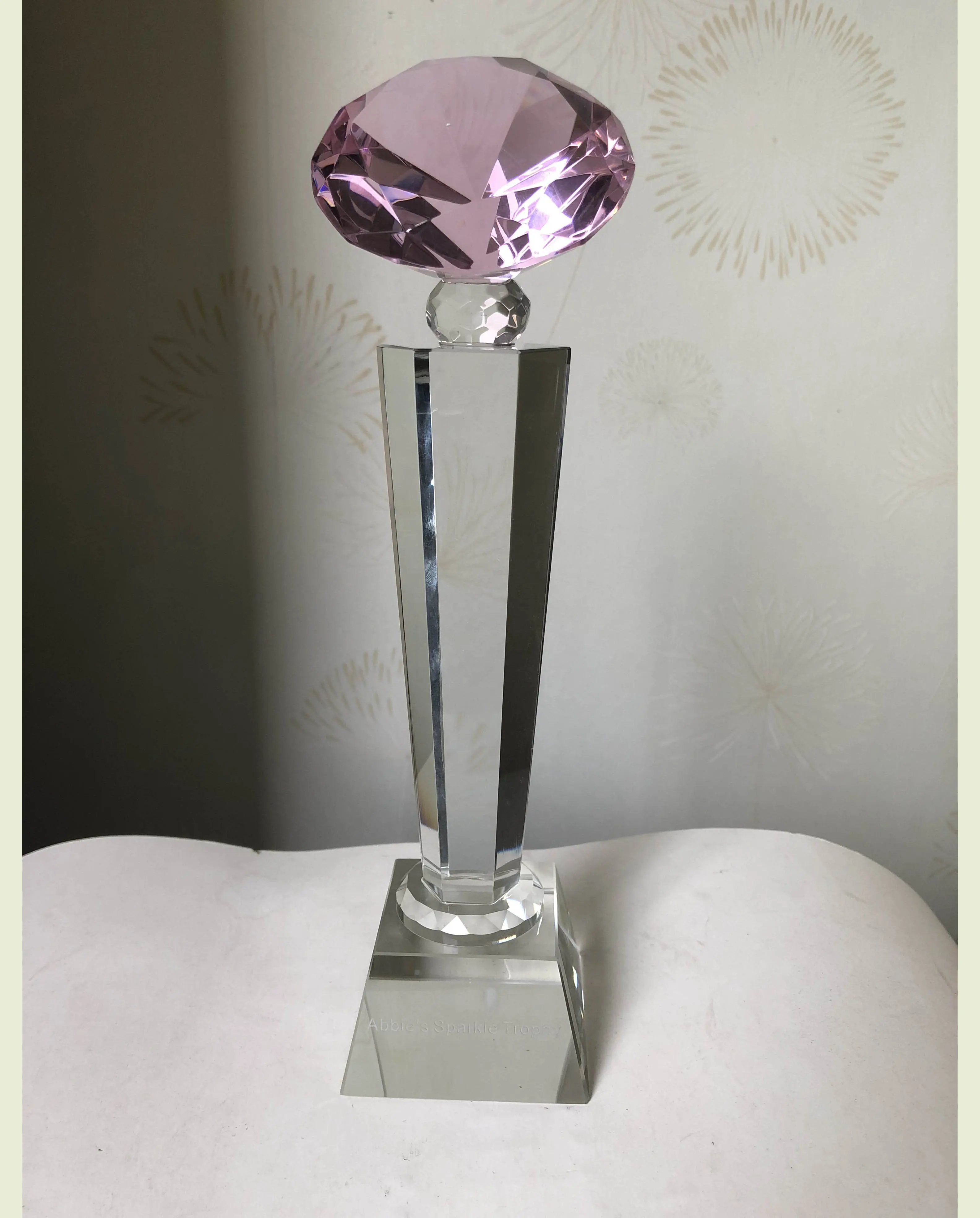 MH-J079 özel logo pembe elmas cam ödülü ev dekorasyon kristal kupa