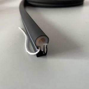 แผ่นซิลิโคนสีดำ LED 10*23มม. ตัวกระจายแสงนีออนด้านข้าง180องศากันน้ำ - Product Image 2