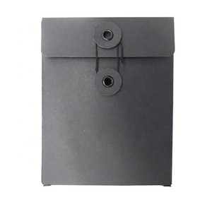 Черные конверты из крафтовой бумаги с УФ-логотипом на заказ - Product Image 5