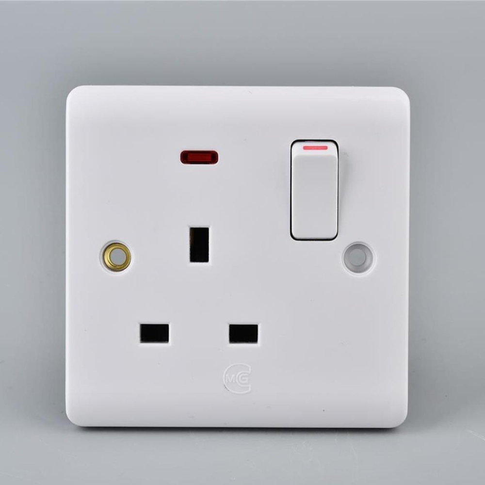 13A Switched Socket with Neon