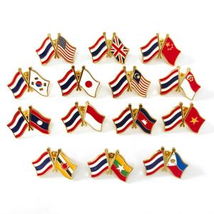 Nhà Máy Giá Thái Lan Và Thế Giới Tình Bạn Cờ Đôi Ve Áo <span class=keywords><strong>Pin</strong></span> Quốc gia Cờ Tùy Chỉnh Vượt Cờ Pins Mềm Men - Product Image 1