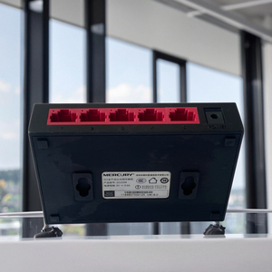 Usato SG105M interruttore di rete con 5 porte Gigabit ad alta velocità 10Gbps di piccole dimensioni per uso domestico SNMP QoS funzioni