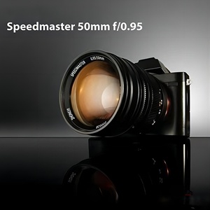 Khẩu độ siêu rộng 50mm F0.95 cho phép hiệu suất tuyệt vời trong điều kiện ánh sáng yếu mang lại cho nó biệt danh "mắt đêm" - Product Image 5