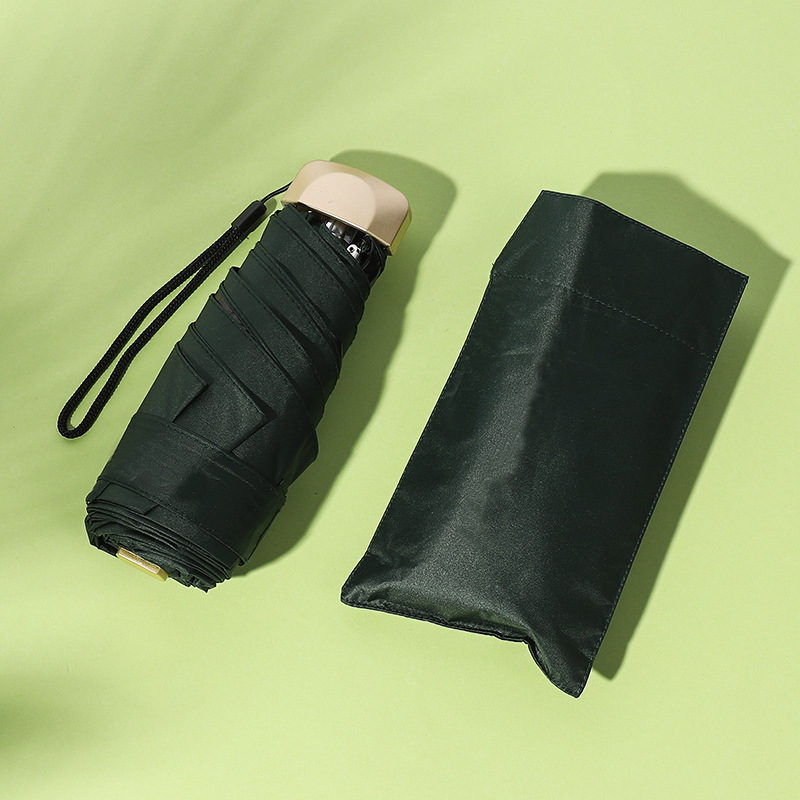 50% de réduction sur un parapluie plat vert foncé