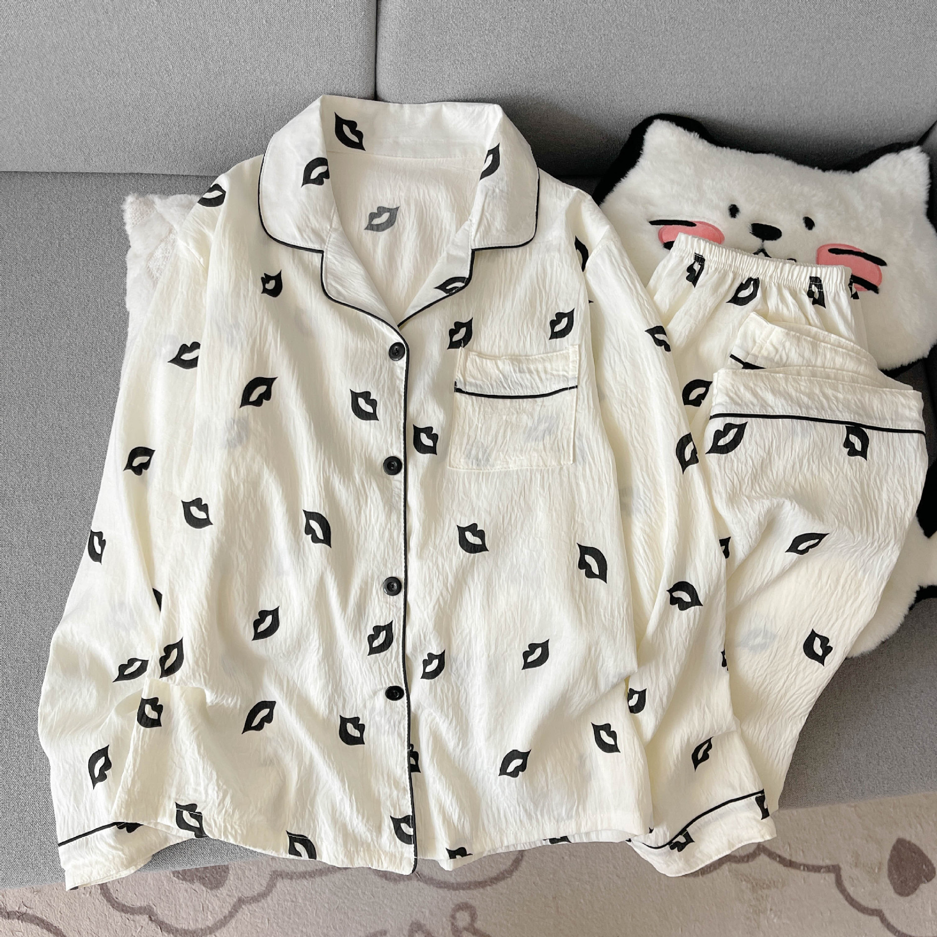 Cloud cotton black lips double length