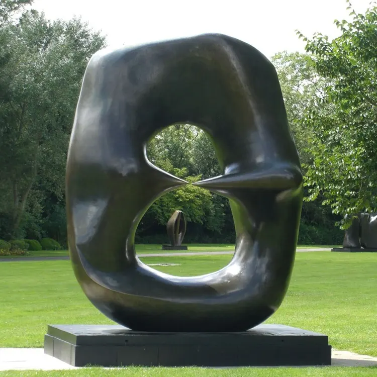 Statua famosa del metallo del giardino scultura ovale di Henry Moore con la grande scultura astratta del bronzo dei punti