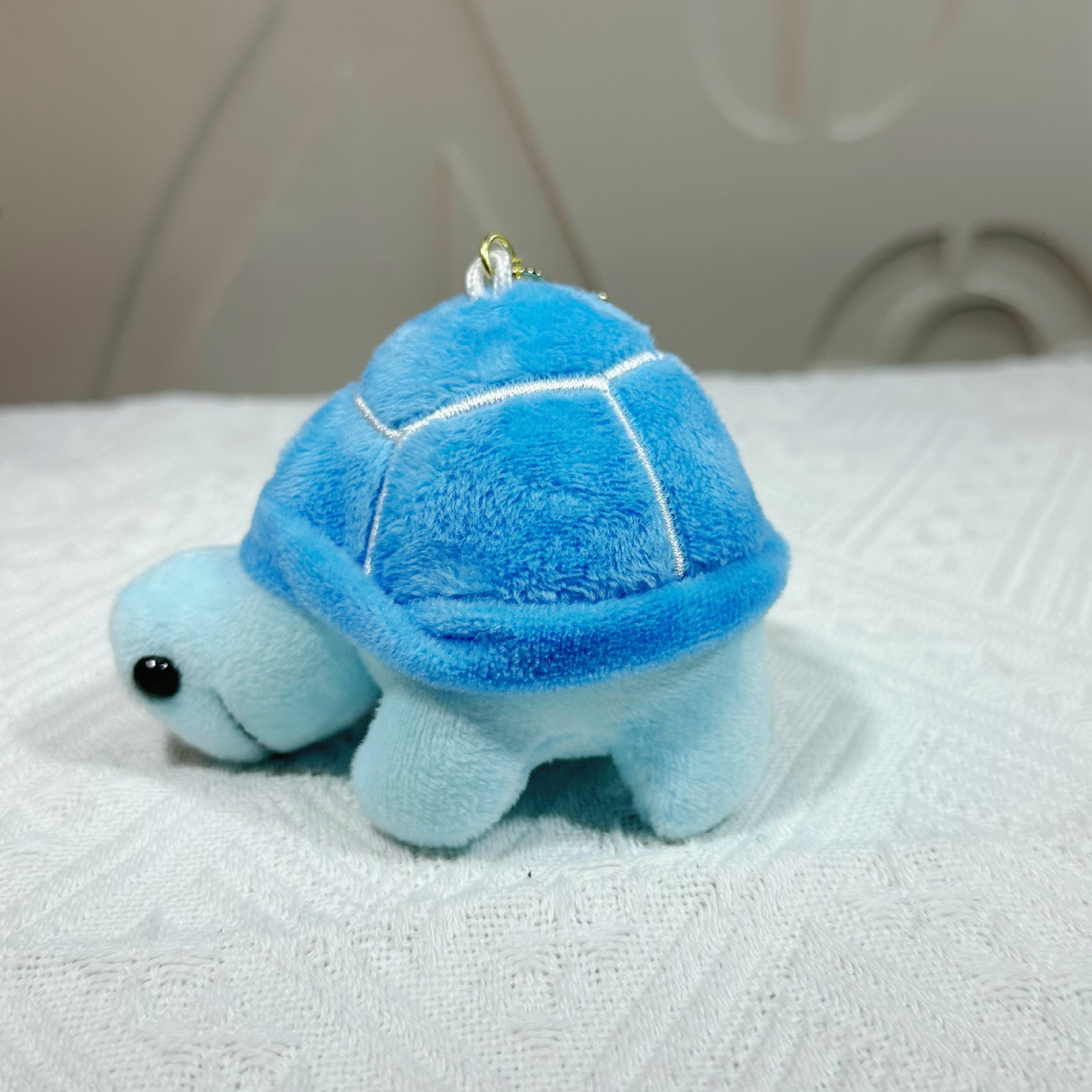 Peluche tortue-boucle dorée bleu uni