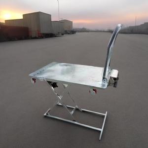 A fábrica usa empilhadeiras hidráulicas elétricas e caminhões de plataforma portáteis com uma capacidade de carga de 250kg para manuseio