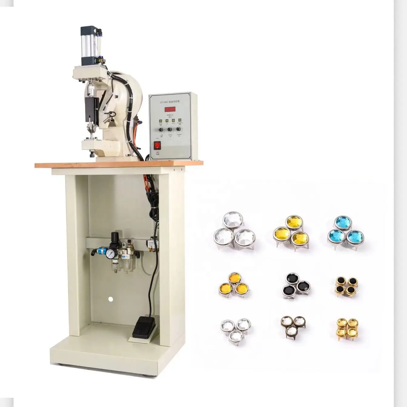 Macchina di rivettatura automatica con occhielli per indumento e calzaturificio