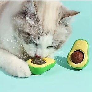 Bola de pared de hierba gatera de aguacate, juguetes para gatos, hierba gatera, 1 Uds., juguetes de hierba gatera con forma de aguacate, golosinas giratorias, juguetes para gatos de interior - Product Image 1