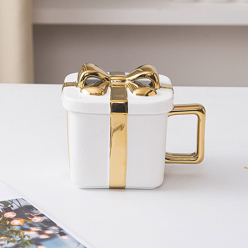 Couvercle de tasse blanche