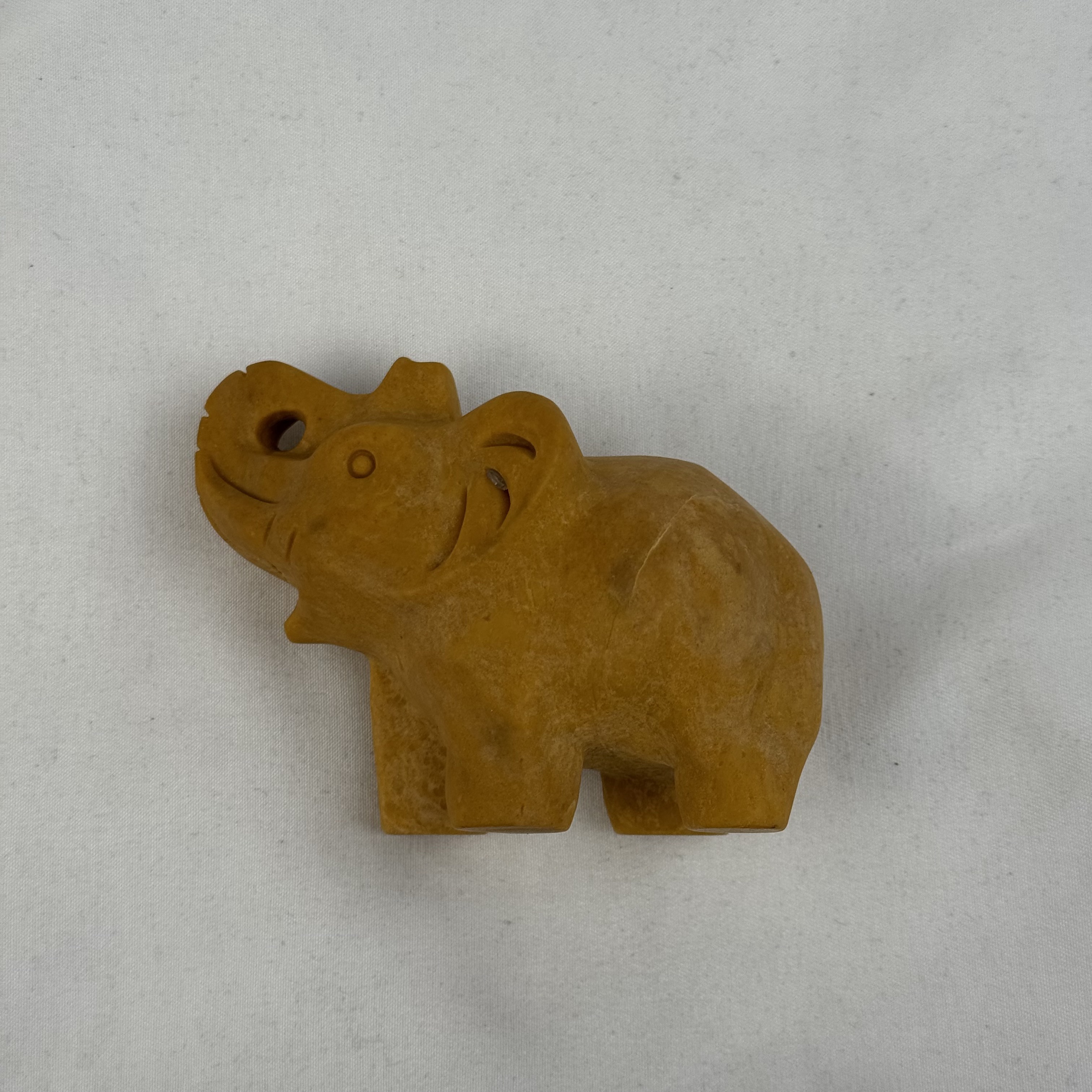 Éléphant de jade jaune