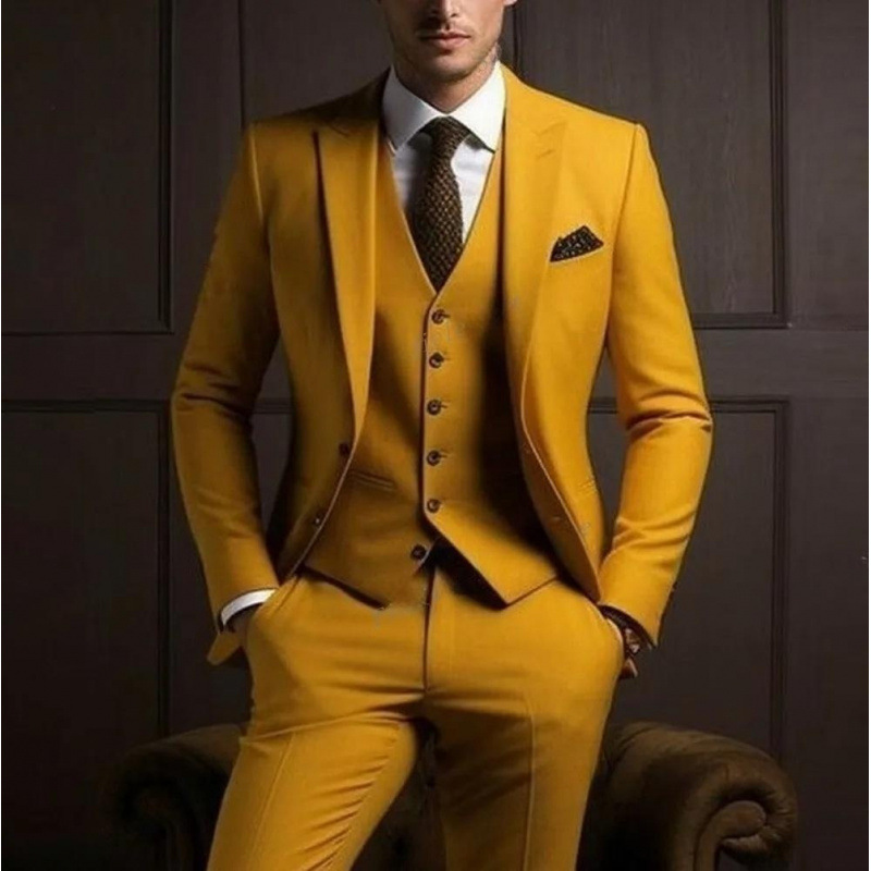 Gilet e pantaloni da abito giallo terroso