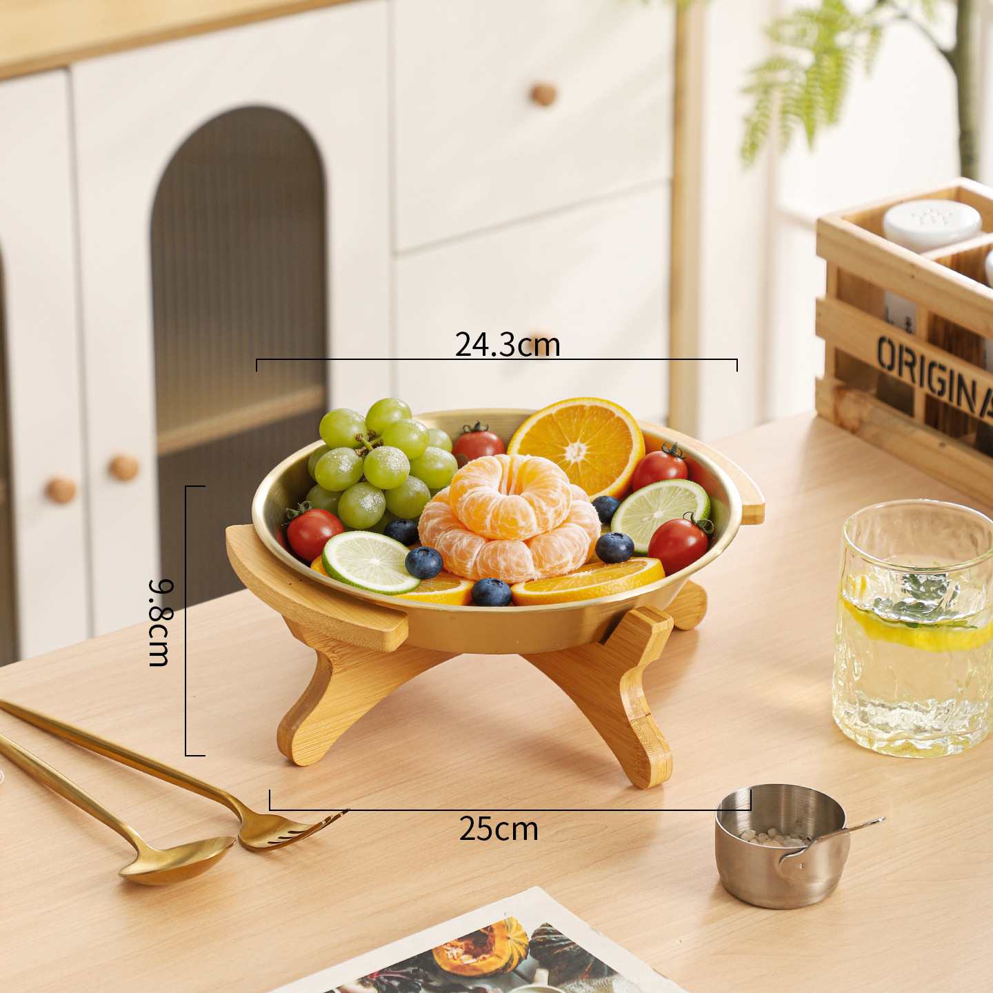 Small stainless steel tray with bamboo stand (gold color)