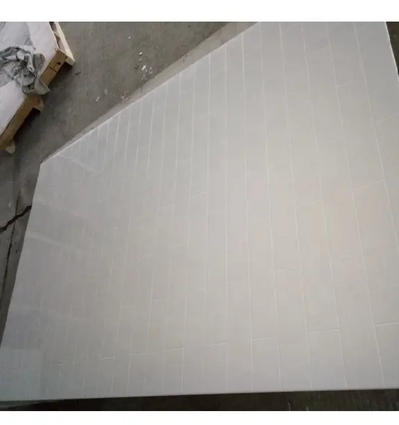 Precio de fábrica 16 "* 4" Panel de pared de ducha de superficie sólida horizontal bañera de ducha envolvente mármol cultivado para Baño
