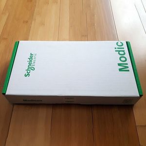 NUEVO 140ACI04000 PLC Módulo de entrada analógica Nuevo en caja Envío acelerado 140ACI04000 Garantía de un año - Product Image 2