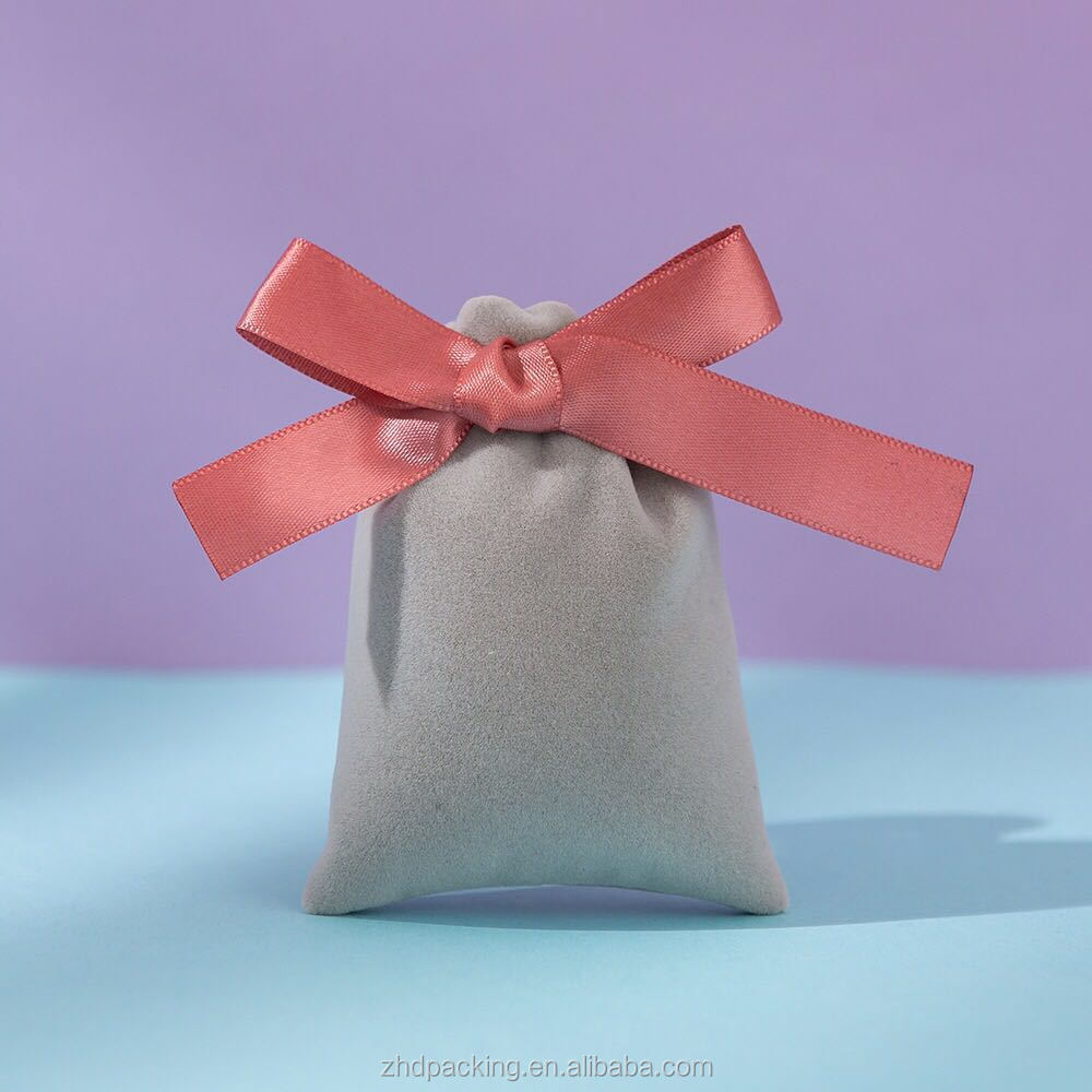 Gris avec ruban rose pâte de haricots rouges