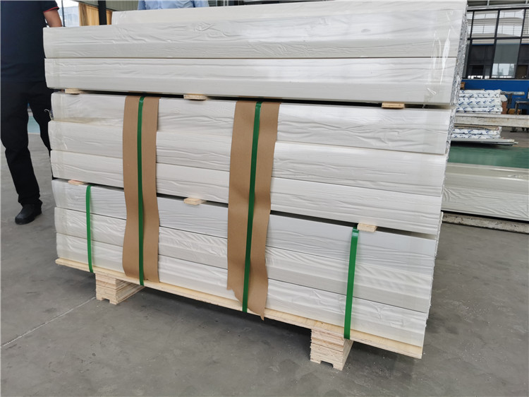 أنبوب مستطيل 40x40 زوايا مربعة من الألومنيوم 8
