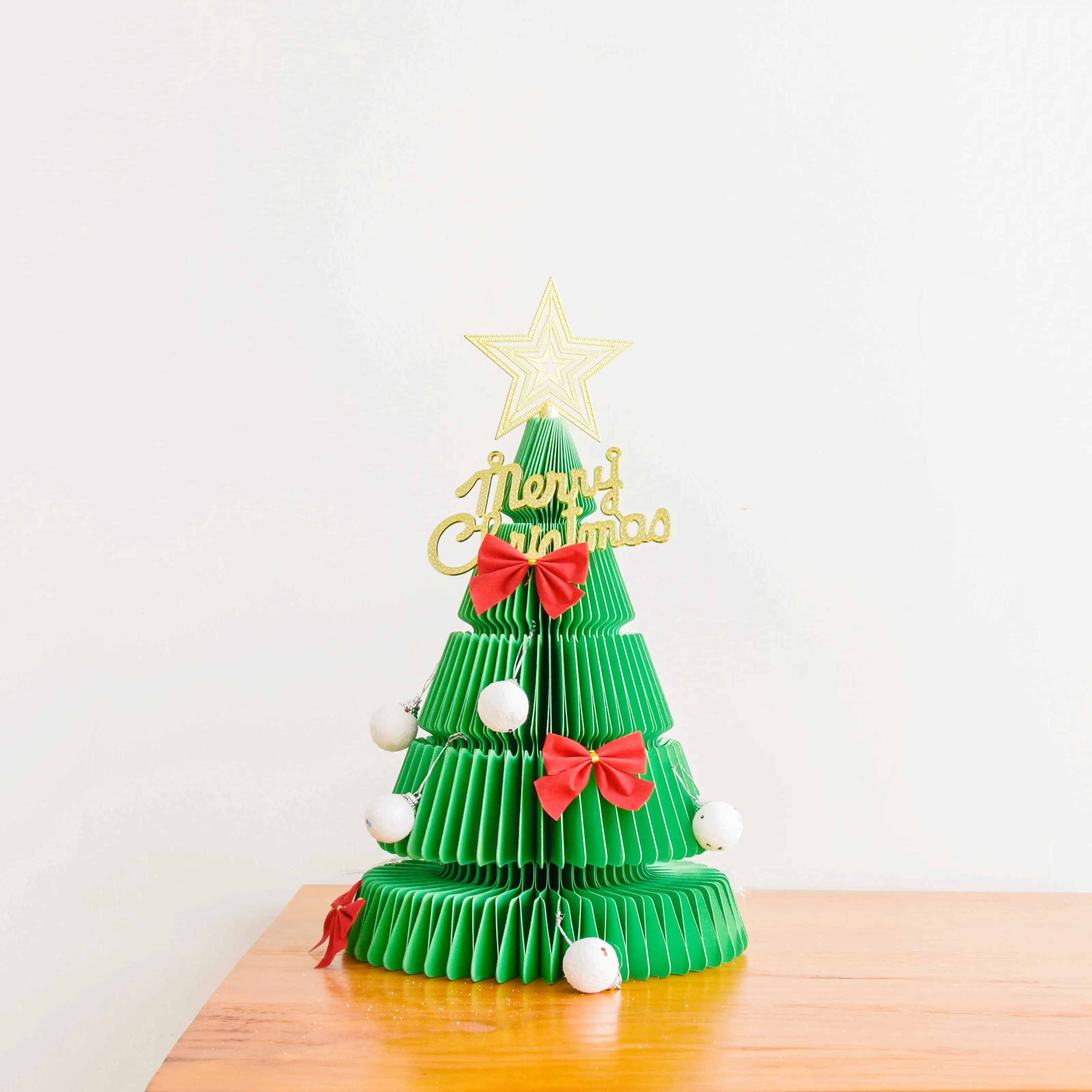 स्टाइलिश कागज क्रिसमस पेड़ क्रिसमस की छुट्टी के लिए लचीला तह क्रिसमस पेड़ सजावट छोटे डेस्कटॉप सजावट