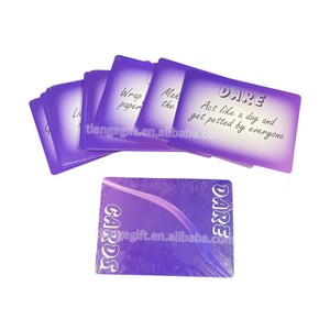 บัตรเล่นกระดาษพลาสติกพิมพ์โลโก้ออกแบบได้ตามต้องการการ์ดเกมบริดจ์สำหรับใช้ในงานปาร์ตี้สำหรับโปรโมชันการดื่มของครอบครัว - Product Image 1