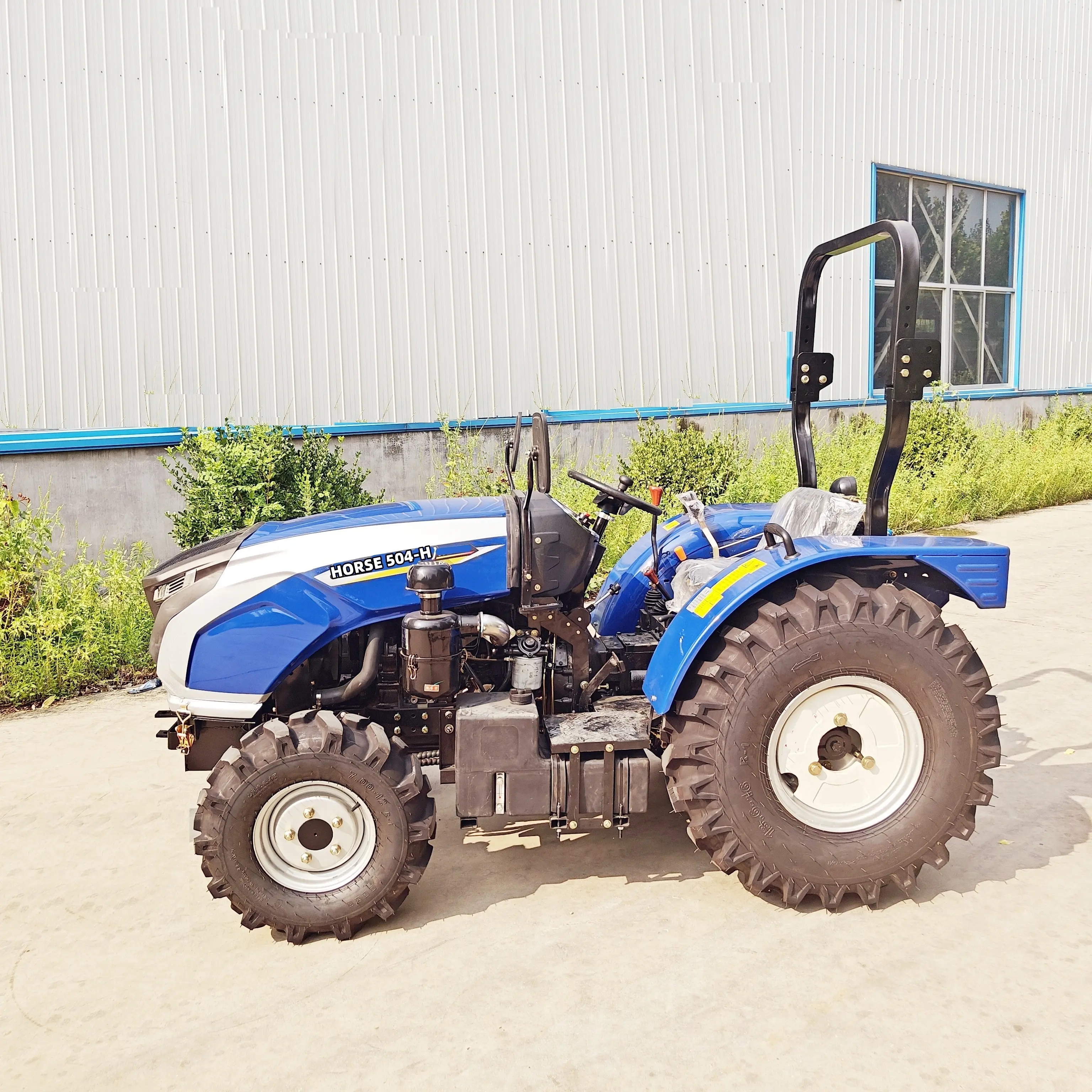 Mini tractor agrícola nuevo diseño 4x4 Drive mini rotovator tractor Hino mini tractor