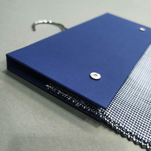 Thẻ tiêu đề nhà máy giá tùy chỉnh logo của riêng bạn sản phẩm swatches Mẫu hiển thị các tông móc áo cho vải hiển thị - Product Image 1