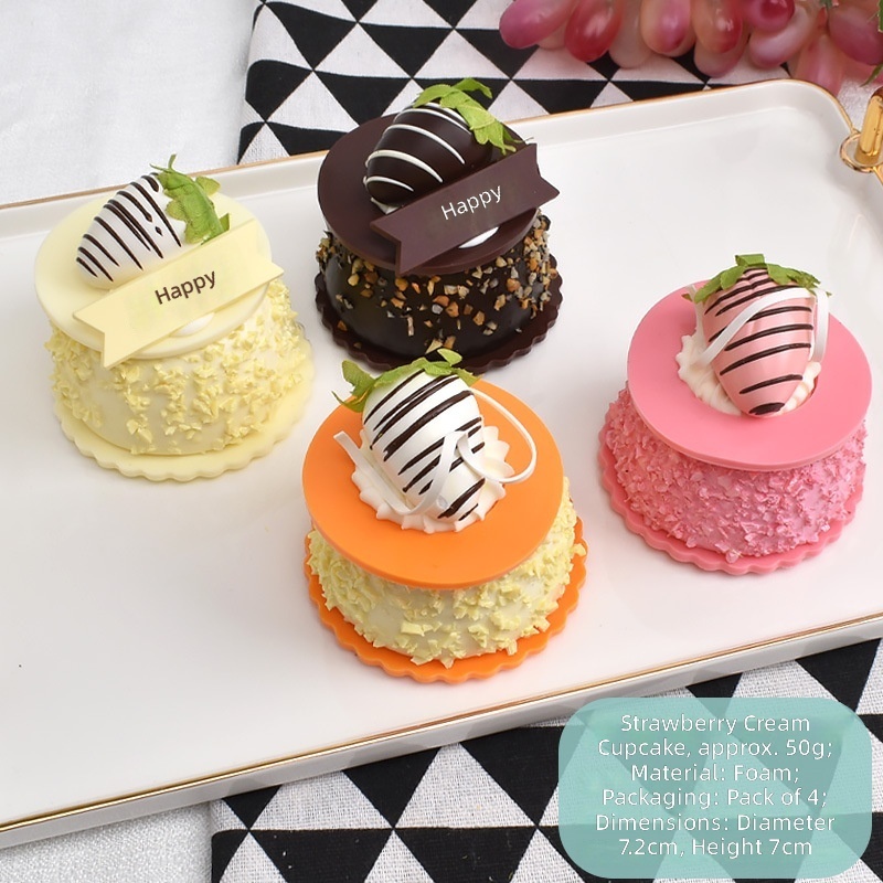 คัพเค้กสตรอว์เบอร์รีครีม 4 ชิ้น