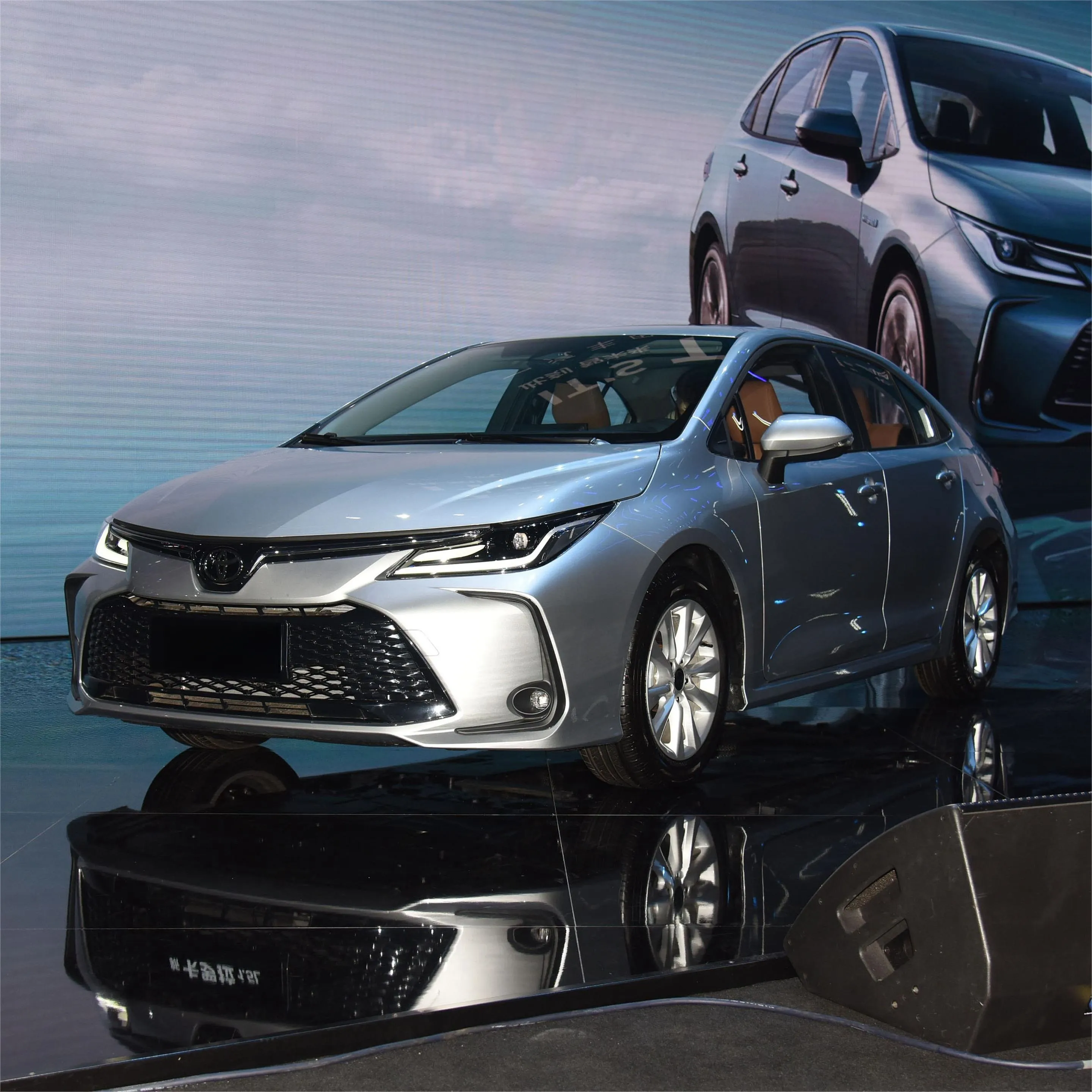 Esportazione all'ingrosso prezzo a buon mercato Toyota corolla serie auto auris veicolo gasolina alimentato axio corona di sicurezza automobile nuova auto