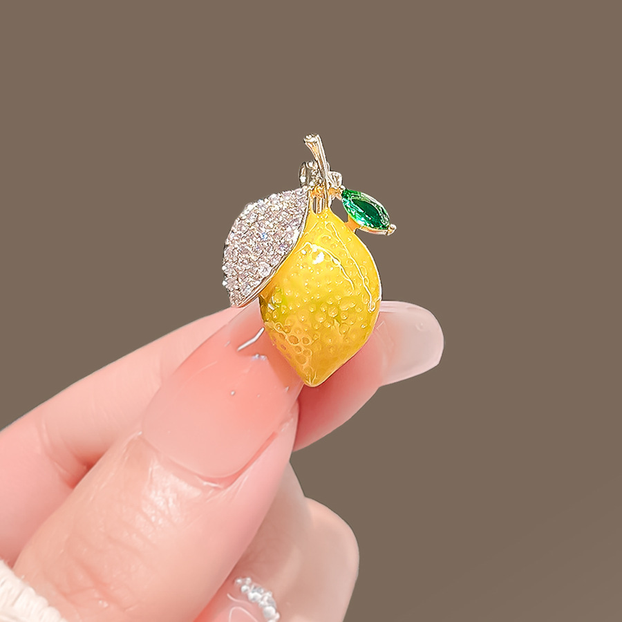 Lemon brooch
