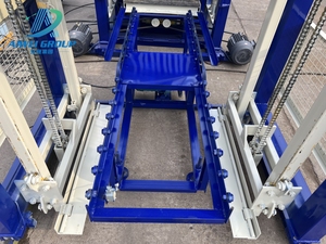 Máquina de ladrillo de enclavamiento completamente automática, máquina de fabricación de bloques huecos, máquina de línea automática de bloques huecos de cemento - Product Image 2