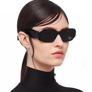 Toptan bayanlar ünlü markalı gözlük Trendy tasarımcı Shades kadın beyaz seksi kadınlar için zarif lüks güneş gözlüğü UV400