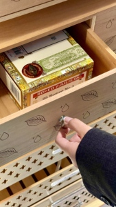 Raching RR980 Brown Biggest Capacity Electronic Cigar Humidor With Cigar Resistance <strong>Detection</strong> <strong>Function</strong> - Product Image 5