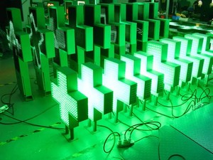 Mansotech, аптечный крест, индивидуальный P5 светодиодный экран, уличный полноцветный аптечный магазин, фиксированный P5 светодиодный дисплей, знак сообщения - Product Image 2
