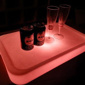 חידוש מודרני סגנון PE פלסטיק יין מגש LED שולחן מנורת עבור מועדון לילה