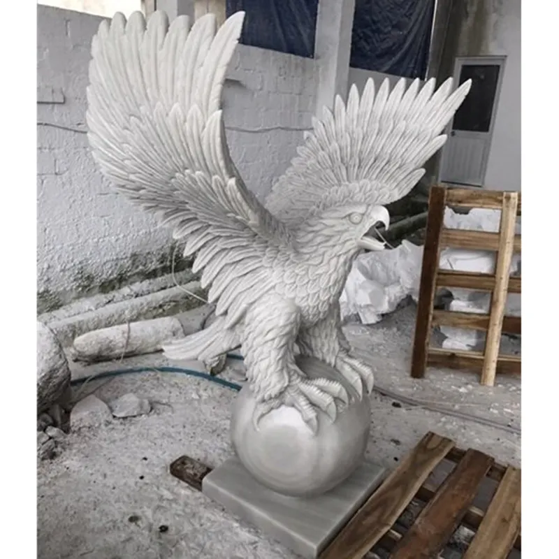 Decoración grande personalizada para el hogar, piedra de jardín al aire libre, producto tallado a mano, escultura de halcón, estatua de águila de mármol blanco para la venta
